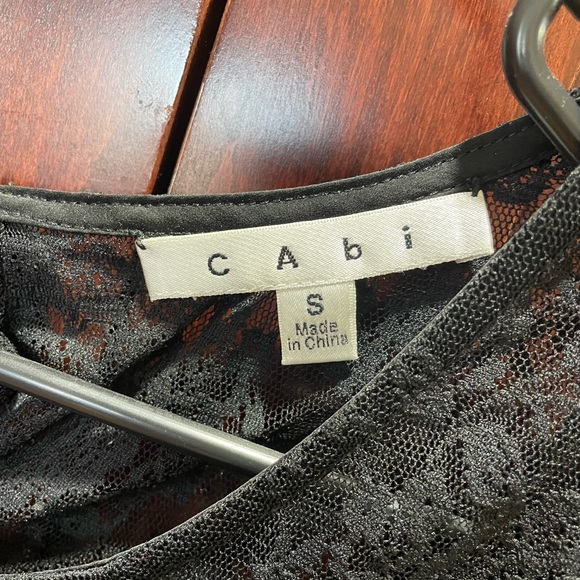 ⭐️ CAbi Style #942 Sleeveless Lace Blouse Tank with built in cami. - Picture 3 of 10